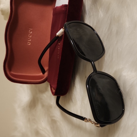 Gucci square framed sunglasses ๐ I ACCEPT ANY REASONABLE OFFERS - Picture 14 of 16